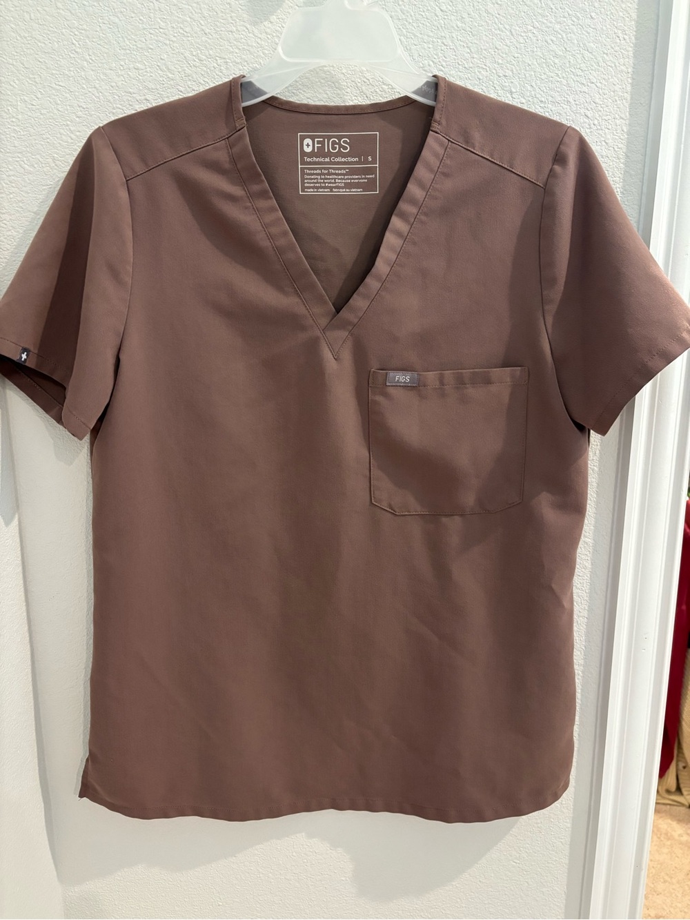FIGS Women's Smokey Taupe Catarina™ - One-Pocket Scrub Top - S / Smokey Taupe